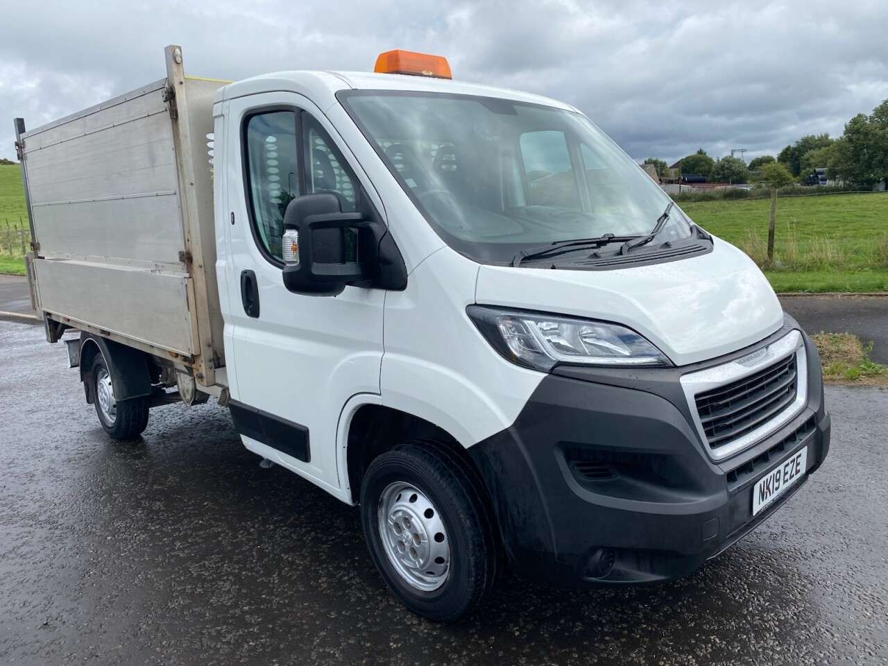 A 2019 PEUGEOT BOXER 2.0 BlueHDi 335 NO VAT DROPSIDE L2 TAIL LIFT plus 160ps TAIL LIFT ONE OWNER A 2019 PEUGEOT BOXER 2.0 BlueHDi 335 NO VAT DROPSIDE L2 TAIL LIFT plus 160ps TAIL LIFT ONE OWNER