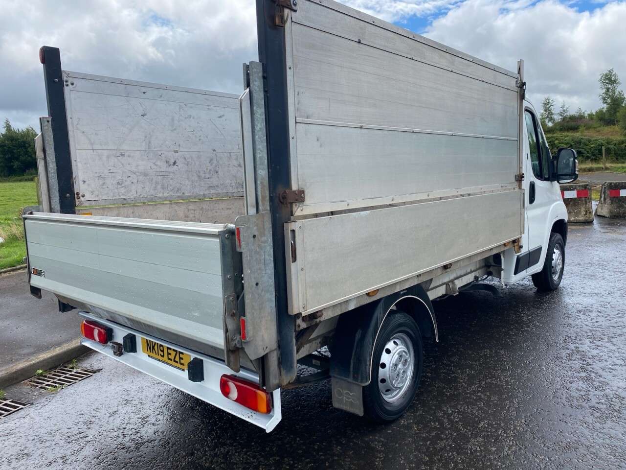 A 2019 PEUGEOT BOXER 2.0 BlueHDi 335 NO VAT DROPSIDE L2 TAIL LIFT plus 160ps TAIL LIFT ONE OWNER A 2019 PEUGEOT BOXER 2.0 BlueHDi 335 NO VAT DROPSIDE L2 TAIL LIFT plus 160ps TAIL LIFT ONE OWNER