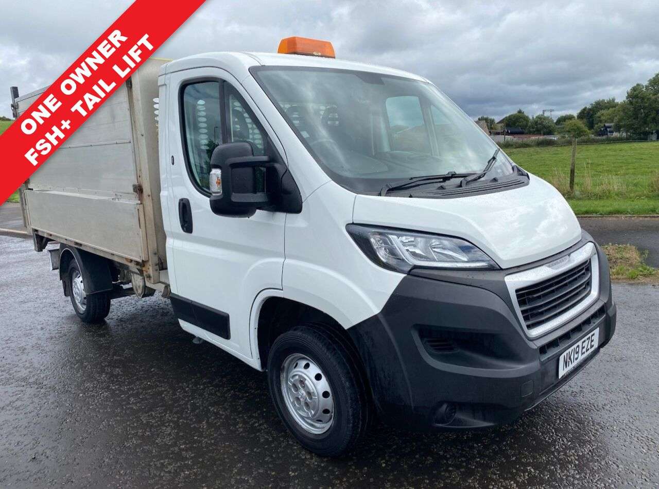 A 2019 PEUGEOT BOXER 2.0 BlueHDi 335 NO VAT DROPSIDE L2 TAIL LIFT plus 160ps TAIL LIFT ONE OWNER A 2019 PEUGEOT BOXER 2.0 BlueHDi 335 NO VAT DROPSIDE L2 TAIL LIFT plus 160ps TAIL LIFT ONE OWNER