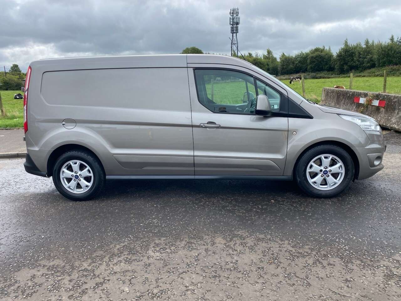 A 2018 FORD TRANSIT CONNECT 1.5 TDCi 240 LIMITED NAV LWB NO VAT VAN L2 118 bhp A 2018 FORD TRANSIT CONNECT 1.5 TDCi 240 LIMITED NAV LWB NO VAT VAN L2 118 bhp
