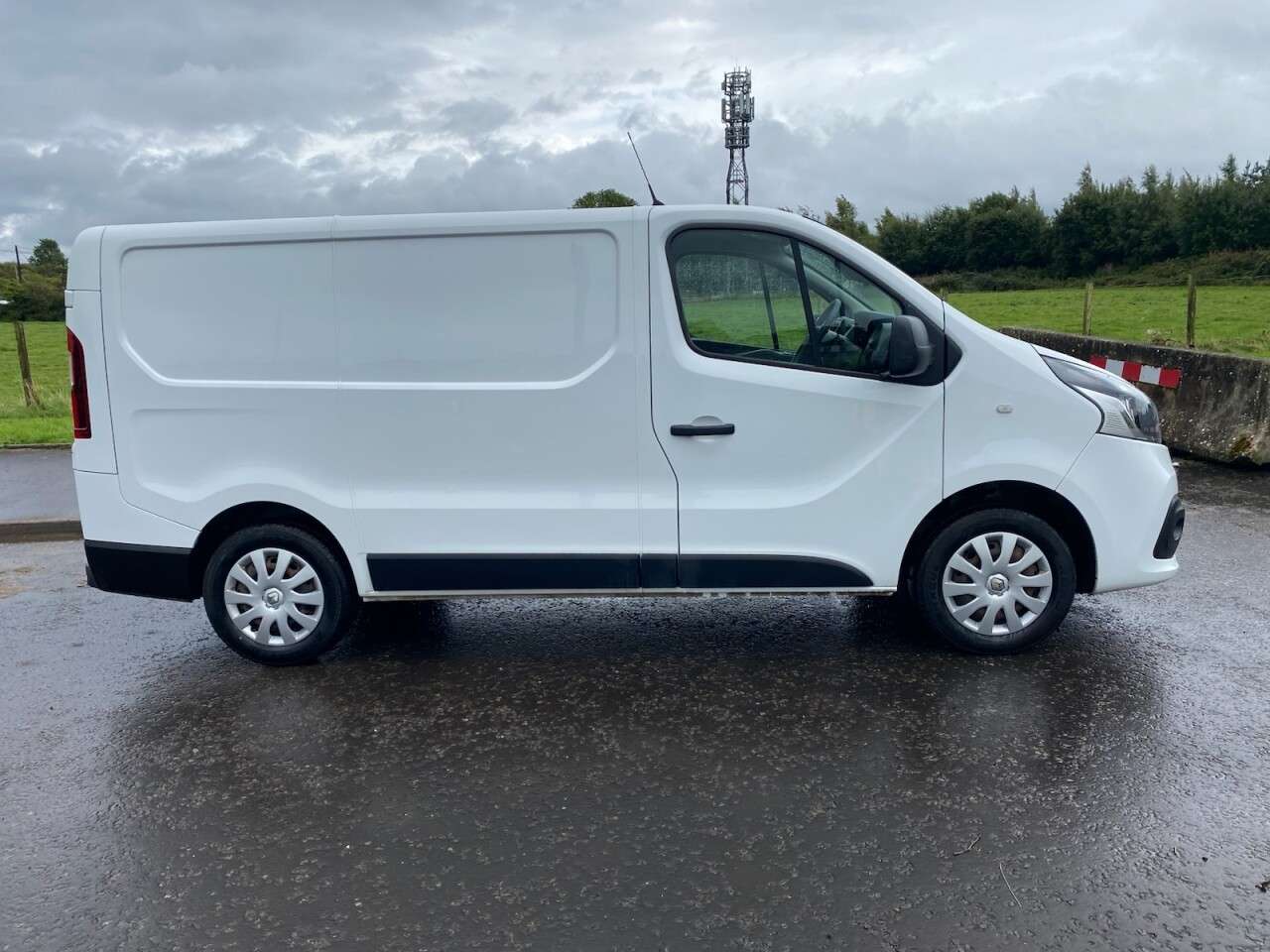 A 2019 RENAULT TRAFIC 1.6 dCi 27 BUSINESS+ NO VAT SWB VAN Euro 6 (120 ps) IMMACULATE CONDITION A 2019 RENAULT TRAFIC 1.6 dCi 27 BUSINESS+ NO VAT SWB VAN Euro 6 (120 ps) IMMACULATE CONDITION