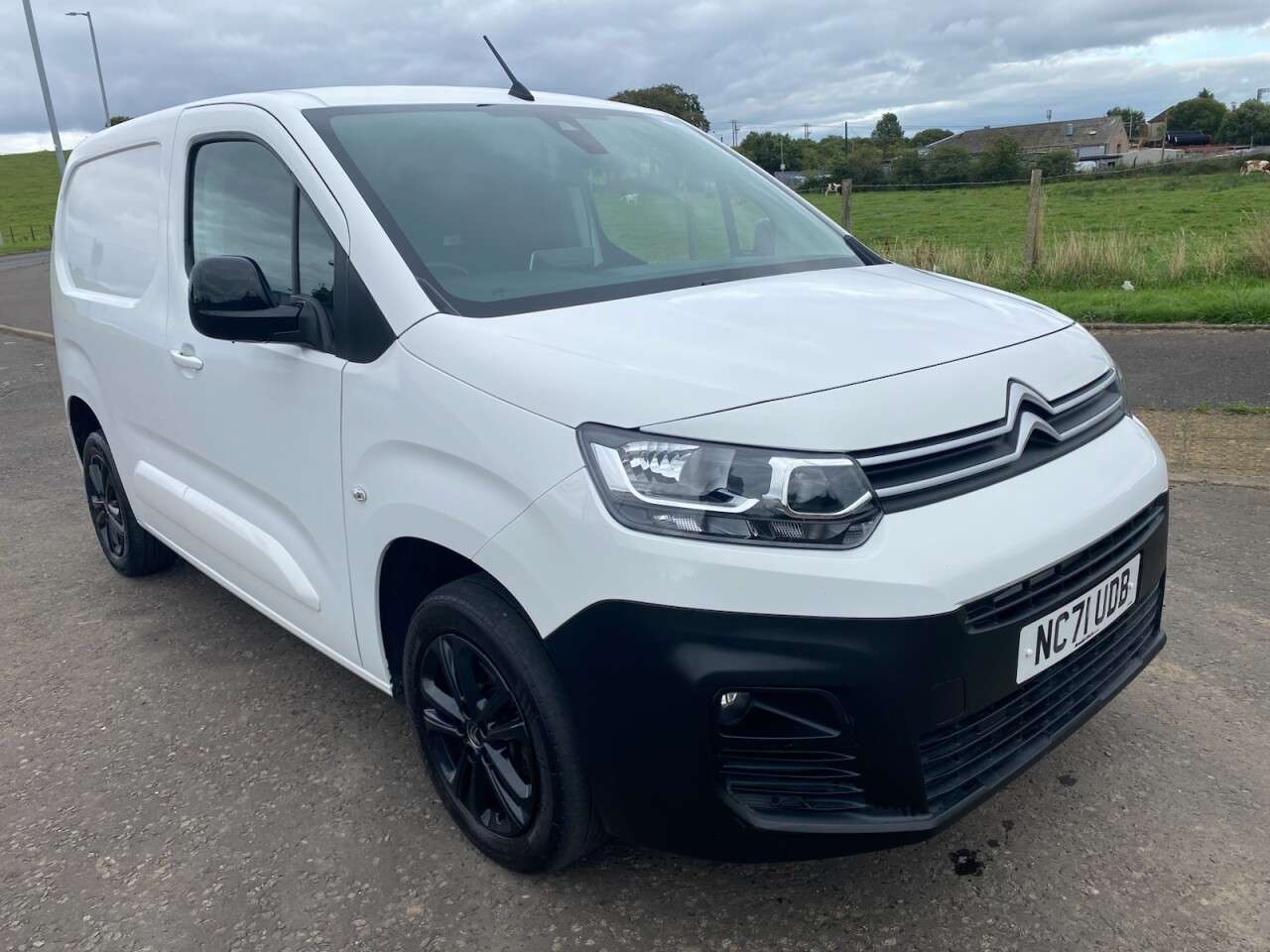 A 2021 CITROEN BERLINGO 1.5 BlueHDi 1000 M Pro NAV NO VAT VAN Euro 6 (s/s) (100 ps) A 2021 CITROEN BERLINGO 1.5 BlueHDi 1000 M Pro NAV NO VAT VAN Euro 6 (s/s) (100 ps)