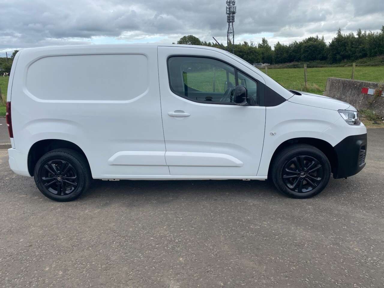 A 2021 CITROEN BERLINGO 1.5 BlueHDi 1000 M Pro NAV NO VAT VAN Euro 6 (s/s) (100 ps) A 2021 CITROEN BERLINGO 1.5 BlueHDi 1000 M Pro NAV NO VAT VAN Euro 6 (s/s) (100 ps)