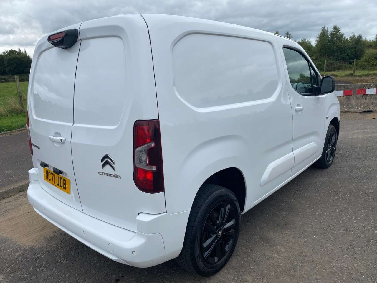 A 2021 CITROEN BERLINGO 1.5 BlueHDi 1000 M Pro NAV NO VAT VAN Euro 6 (s/s) (100 ps) A 2021 CITROEN BERLINGO 1.5 BlueHDi 1000 M Pro NAV NO VAT VAN Euro 6 (s/s) (100 ps)