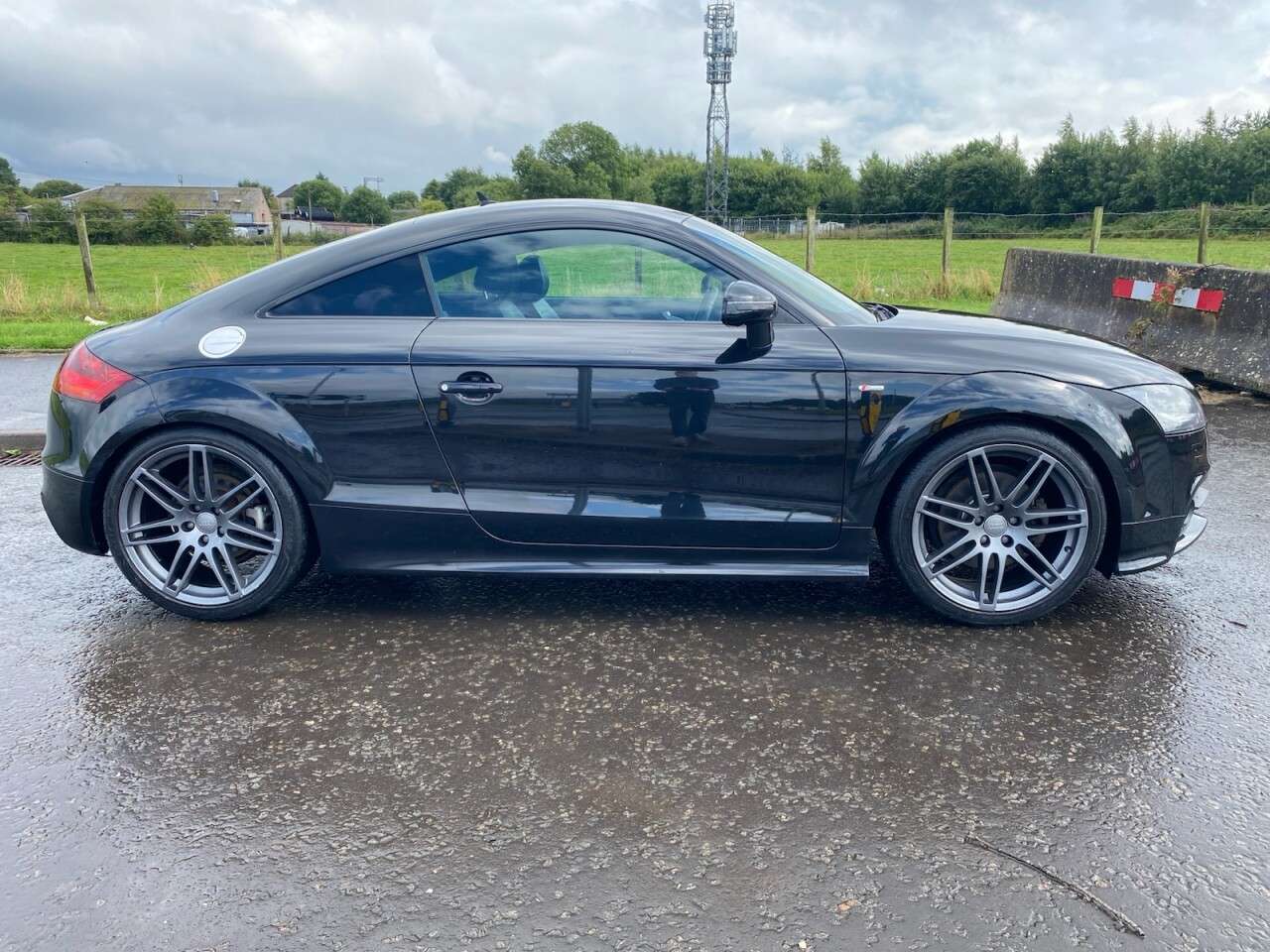 A 2013 AUDI TT 2.0 TFSI Black Edition Coupe 3dr Petrol Manual Euro 5 (s/s) (211 ps) IMMACU A 2013 AUDI TT 2.0 TFSI Black Edition Coupe 3dr Petrol Manual Euro 5 (s/s) (211 ps) IMMACU