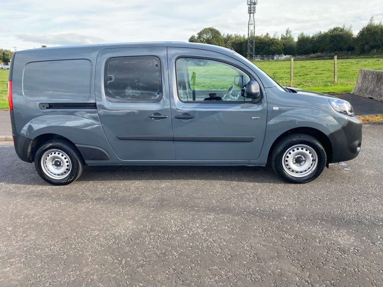 A 2021 RENAULT KANGOO MAXI ZE LL21 33kWh IMMACULATE CONDITION 5 SEAT NO VAT Electric Auto L3 H1 (i) (6 A 2021 RENAULT KANGOO MAXI ZE LL21 33kWh IMMACULATE CONDITION 5 SEAT NO VAT Electric Auto L3 H1 (i) (6