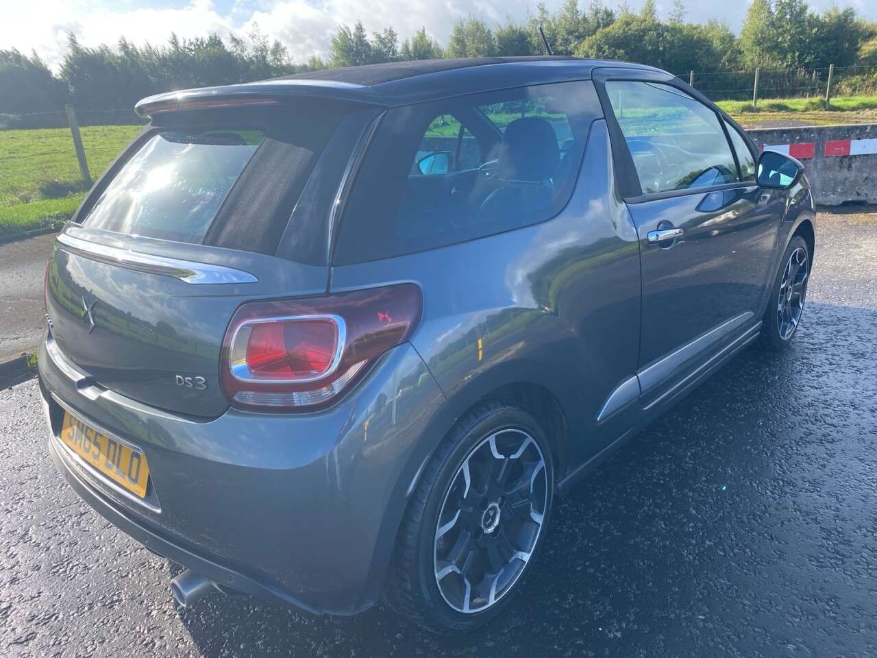 A 2015 DS AUTOMOBILES DS 3 1.6 BlueHDi DStyle Cabriolet 2dr Diesel Manual Euro 6 (s/s) (100 ps) A 2015 DS AUTOMOBILES DS 3 1.6 BlueHDi DStyle Cabriolet 2dr Diesel Manual Euro 6 (s/s) (100 ps)