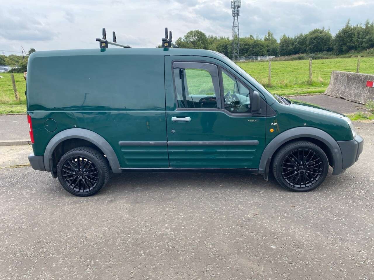 A 2006 FORD TRANSIT CONNECT 1.8 TDCi T220 LX NO VAT VAN (89 bhp) A 2006 FORD TRANSIT CONNECT 1.8 TDCi T220 LX NO VAT VAN (89 bhp)