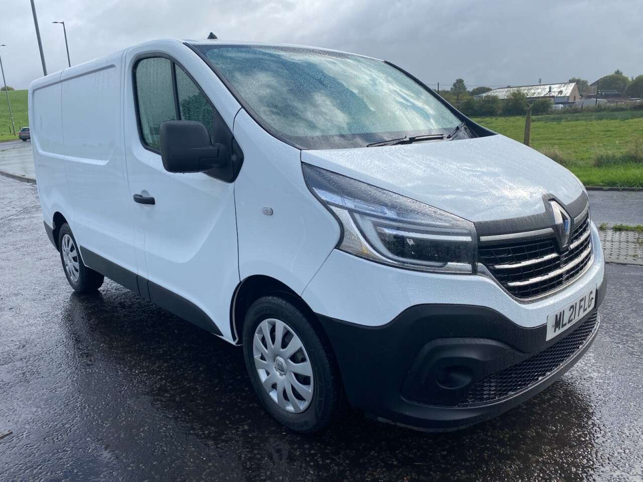 A 2021 RENAULT TRAFIC 2.0 dCi ENERGY 28 Business+ NO VAT VAN Euro 6 (s/s) (120 ps) IMMACULATE CON A 2021 RENAULT TRAFIC 2.0 dCi ENERGY 28 Business+ NO VAT VAN Euro 6 (s/s) (120 ps) IMMACULATE CON