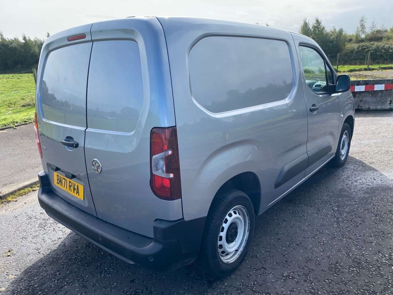 A 2021 VAUXHALL COMBO 1.5 Turbo D 2000 EDITION NO VAT VAN Euro 6 (100 ps) IMMACULATE CONDITION A 2021 VAUXHALL COMBO 1.5 Turbo D 2000 EDITION NO VAT VAN Euro 6 (100 ps) IMMACULATE CONDITION