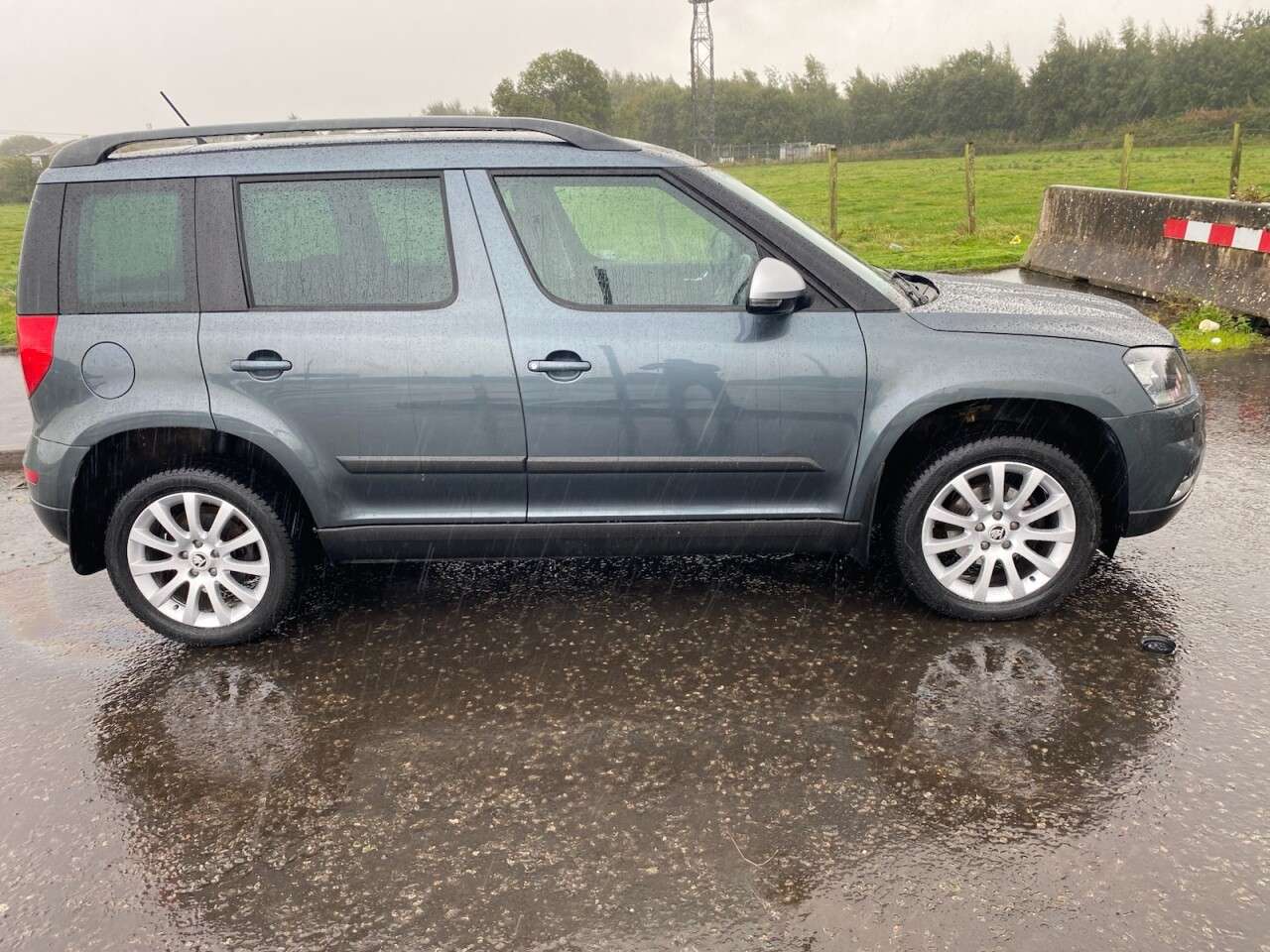 A 2016 SKODA YETI 2.0 TDI SE Outdoor 5dr Diesel Manual 4WD Euro 6 (s/s) (110 ps) IMMACULATE F A 2016 SKODA YETI 2.0 TDI SE Outdoor 5dr Diesel Manual 4WD Euro 6 (s/s) (110 ps) IMMACULATE F