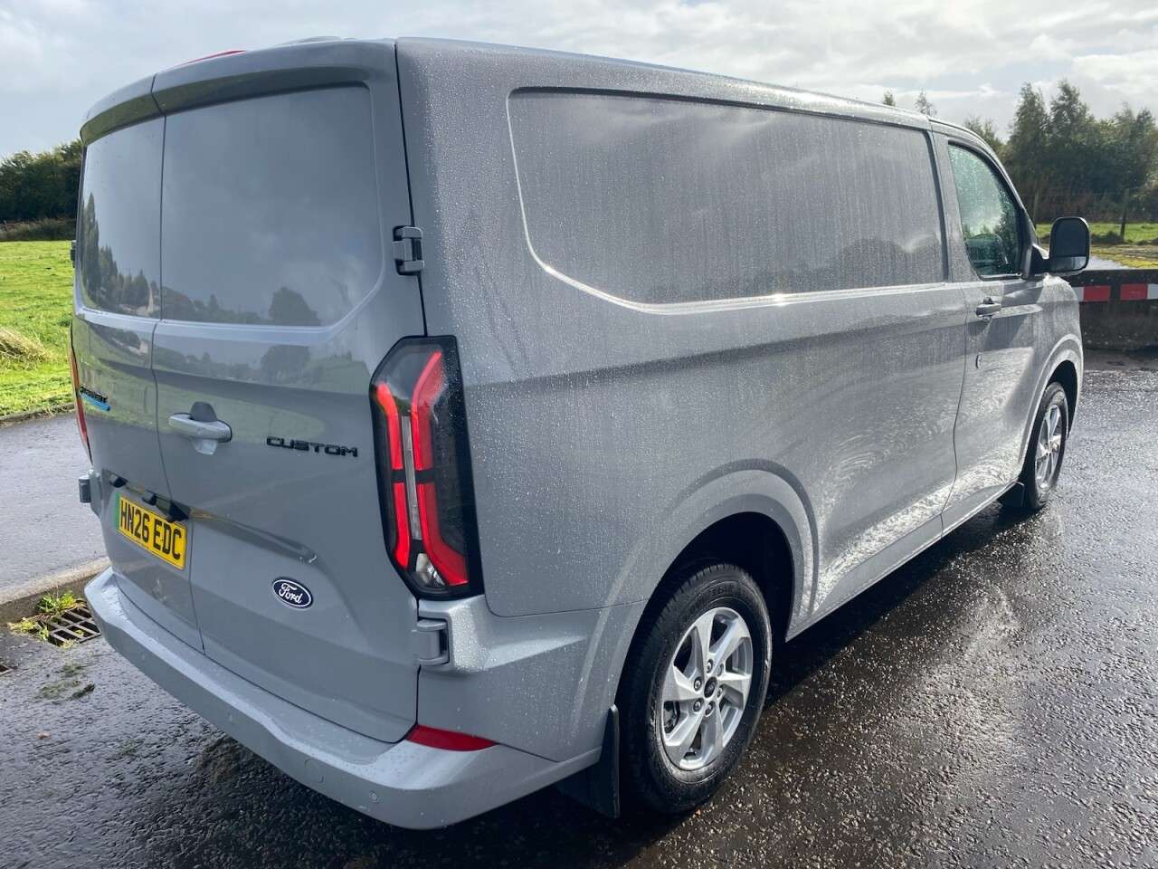 A 2026 FORD E-TRANSIT CUSTOM 320 65kWh Limited Panel Van 5dr Electric Auto L1 H1 (136 ps) A 2026 FORD E-TRANSIT CUSTOM 320 65kWh Limited Panel Van 5dr Electric Auto L1 H1 (136 ps)