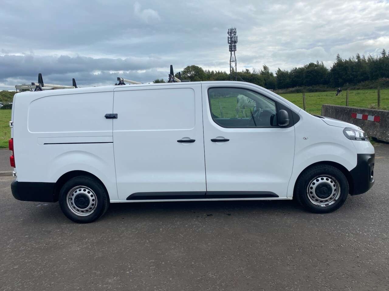 A 2022 VAUXHALL VIVARO 1.5 Turbo D 2900 DYNAMIC LWB NO VAT VAN L2 H1 Euro 6 (s/s) (100 ps) IMMACUL A 2022 VAUXHALL VIVARO 1.5 Turbo D 2900 DYNAMIC LWB NO VAT VAN L2 H1 Euro 6 (s/s) (100 ps) IMMACUL