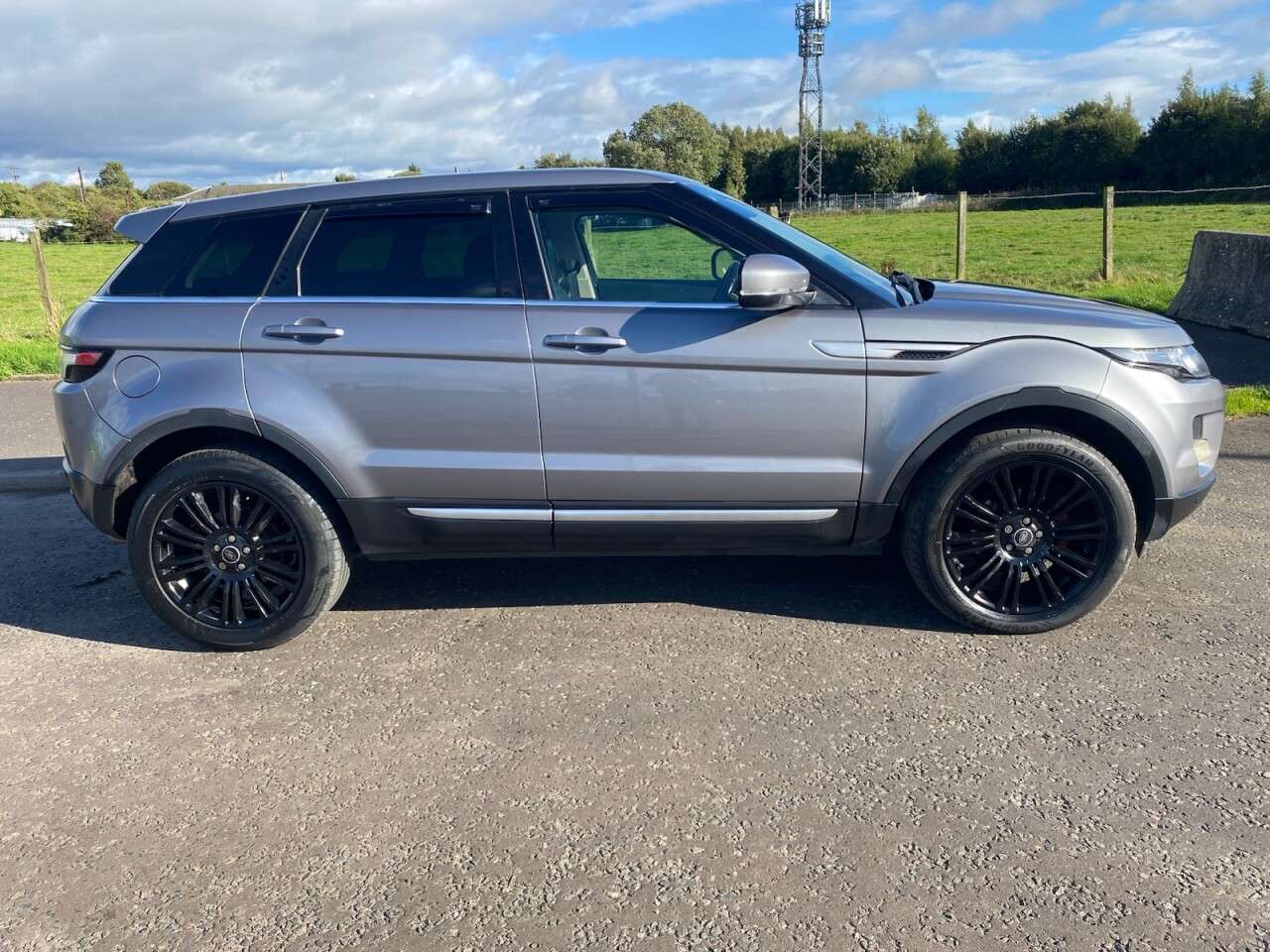A 2013 LAND ROVER RANGE ROVER EVOQUE 2.2 SD4 Prestige SUV 5dr Diesel Auto 4WD Euro 5 (190 ps) EXCELLENT CONDITIO A 2013 LAND ROVER RANGE ROVER EVOQUE 2.2 SD4 Prestige SUV 5dr Diesel Auto 4WD Euro 5 (190 ps) EXCELLENT CONDITIO