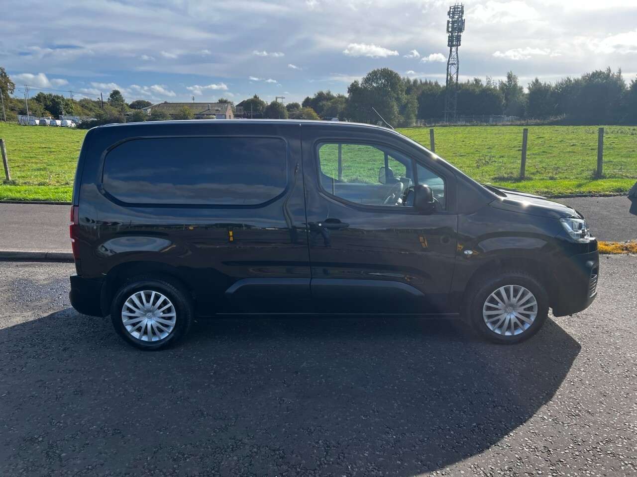 A 2021 CITROEN BERLINGO 1.5 BlueHDi 650 Enterprise M NO VAT VAN Euro 6 (s/s) (75 ps) IMMACULATE CON A 2021 CITROEN BERLINGO 1.5 BlueHDi 650 Enterprise M NO VAT VAN Euro 6 (s/s) (75 ps) IMMACULATE CON