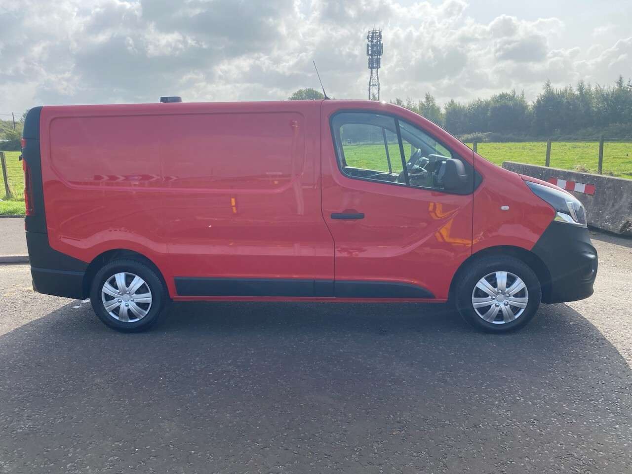 A 2017 VAUXHALL VIVARO 1.6 CDTi 2700 NO VAT VAN Euro 6 (95 ps) IMMACULATE FOR AGE A 2017 VAUXHALL VIVARO 1.6 CDTi 2700 NO VAT VAN Euro 6 (95 ps) IMMACULATE FOR AGE
