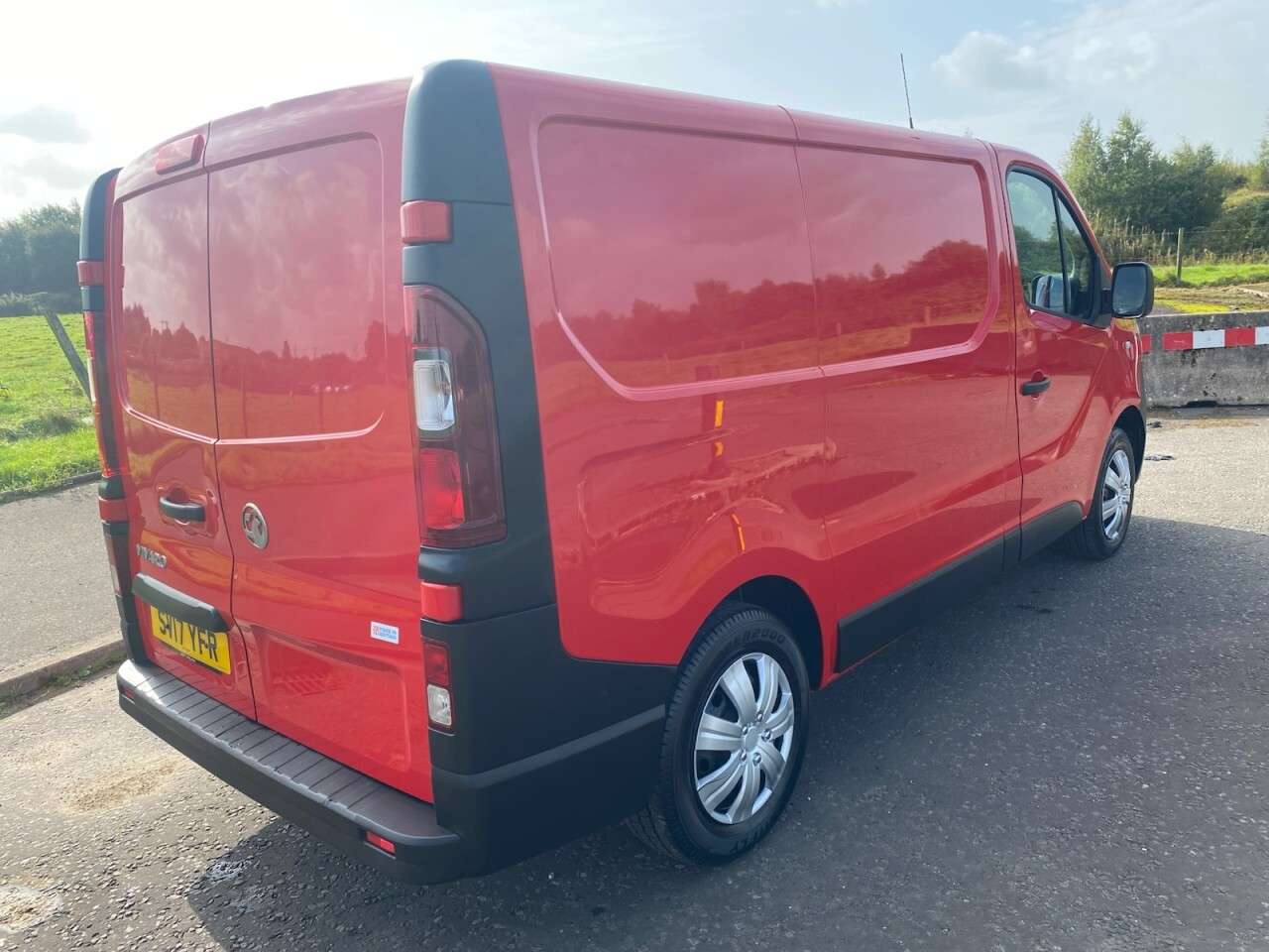 A 2017 VAUXHALL VIVARO 1.6 CDTi 2700 NO VAT VAN Euro 6 (95 ps) IMMACULATE FOR AGE A 2017 VAUXHALL VIVARO 1.6 CDTi 2700 NO VAT VAN Euro 6 (95 ps) IMMACULATE FOR AGE