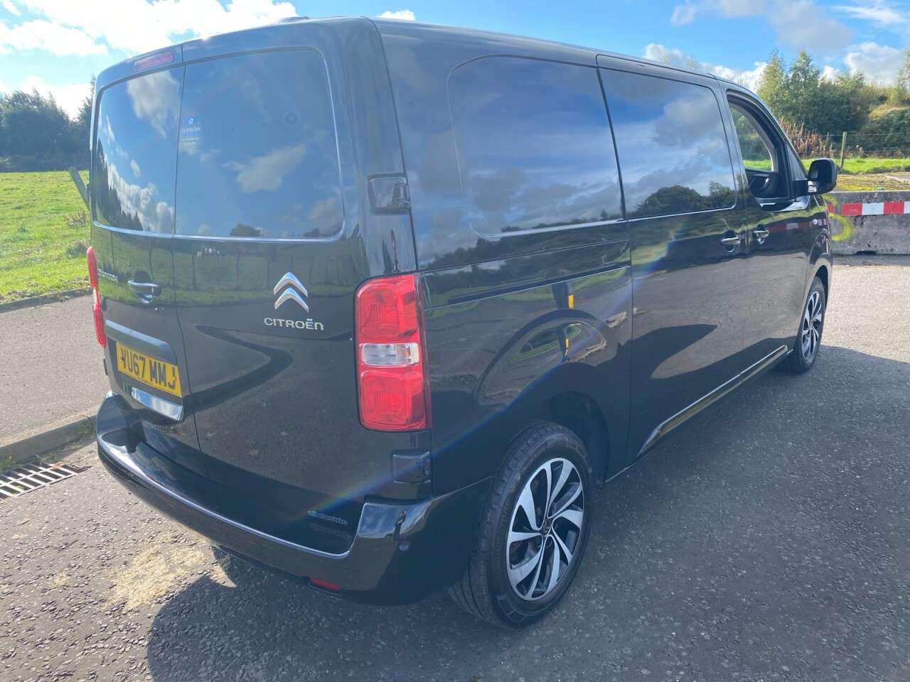 A 2017 CITROEN DISPATCH 2.0 BlueHDi 1400 Enterprise Plus NAV NO VAT VAN Euro 6 (s/s) (120 ps) IMMAC A 2017 CITROEN DISPATCH 2.0 BlueHDi 1400 Enterprise Plus NAV NO VAT VAN Euro 6 (s/s) (120 ps) IMMAC