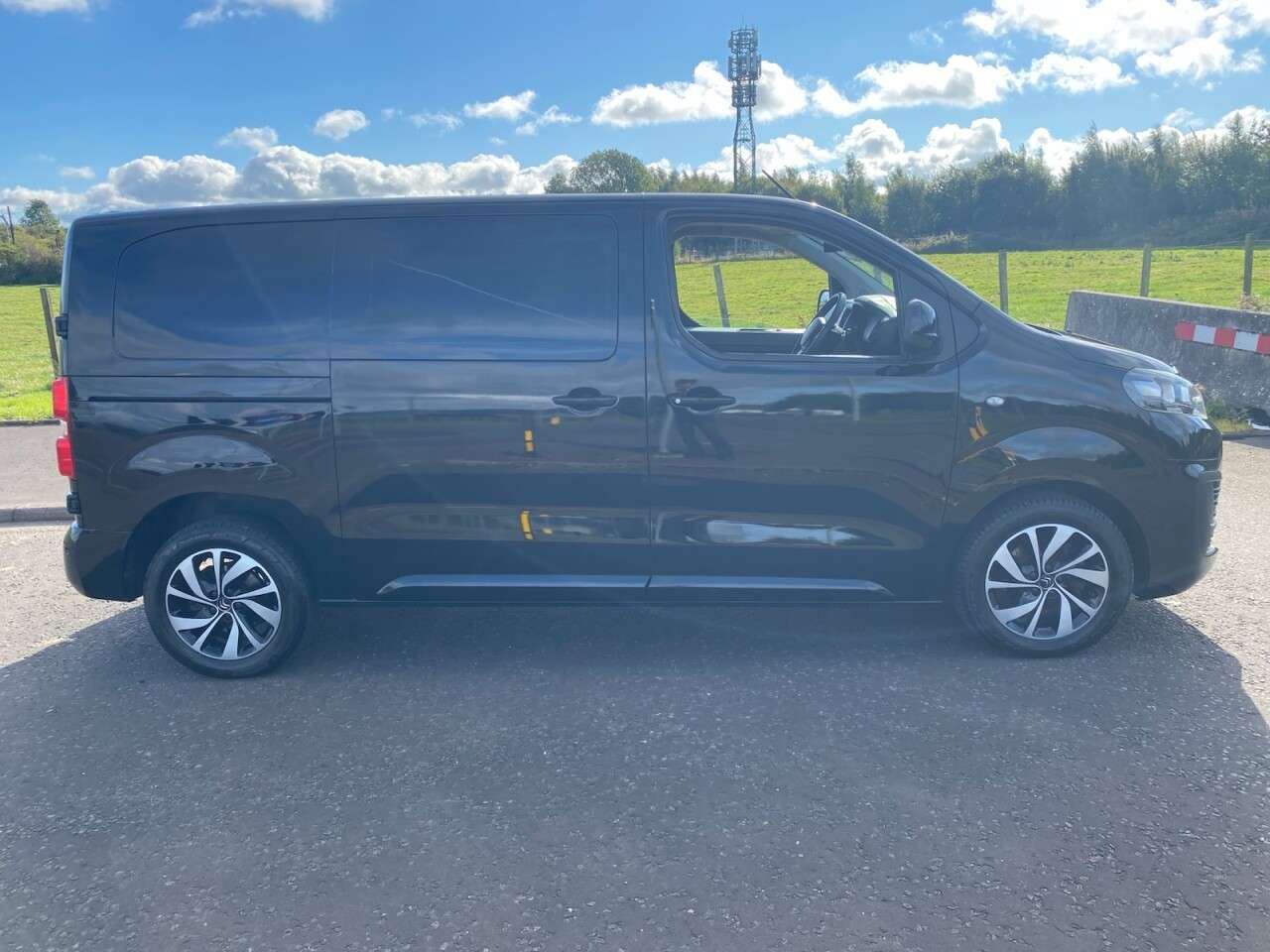 A 2017 CITROEN DISPATCH 2.0 BlueHDi 1400 Enterprise Plus NAV NO VAT VAN Euro 6 (s/s) (120 ps) IMMAC A 2017 CITROEN DISPATCH 2.0 BlueHDi 1400 Enterprise Plus NAV NO VAT VAN Euro 6 (s/s) (120 ps) IMMAC