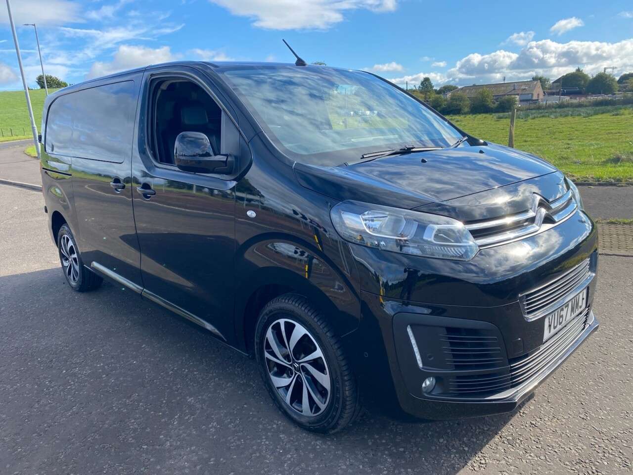A 2017 CITROEN DISPATCH 2.0 BlueHDi 1400 Enterprise Plus NAV NO VAT VAN Euro 6 (s/s) (120 ps) IMMAC A 2017 CITROEN DISPATCH 2.0 BlueHDi 1400 Enterprise Plus NAV NO VAT VAN Euro 6 (s/s) (120 ps) IMMAC