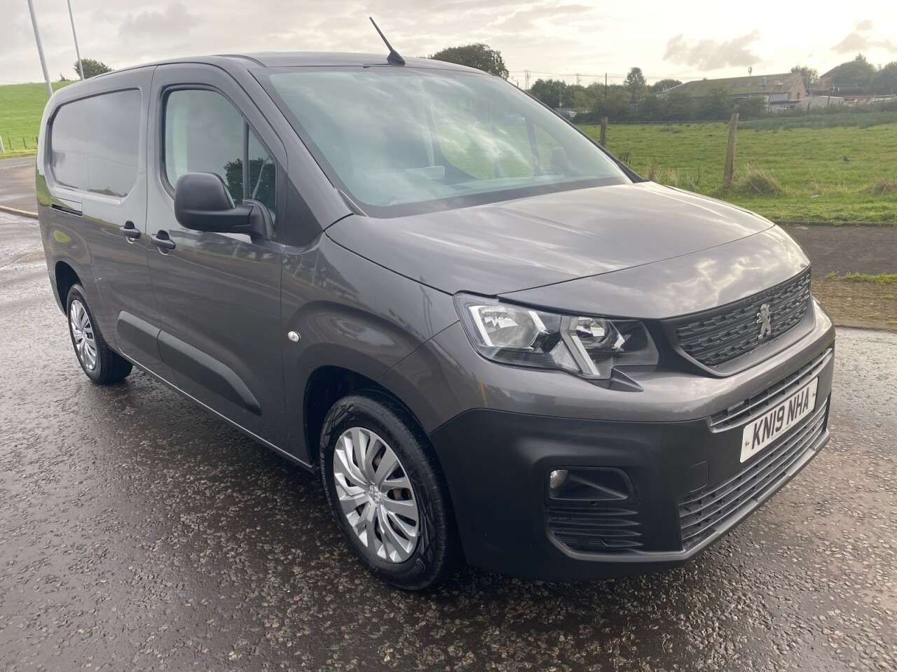A 2019 PEUGEOT PARTNER 1.6 BlueHDi 950 Professional Long NO VAT VAN LWB Euro 6 (s/s) (100 bhp) IMM A 2019 PEUGEOT PARTNER 1.6 BlueHDi 950 Professional Long NO VAT VAN LWB Euro 6 (s/s) (100 bhp) IMM