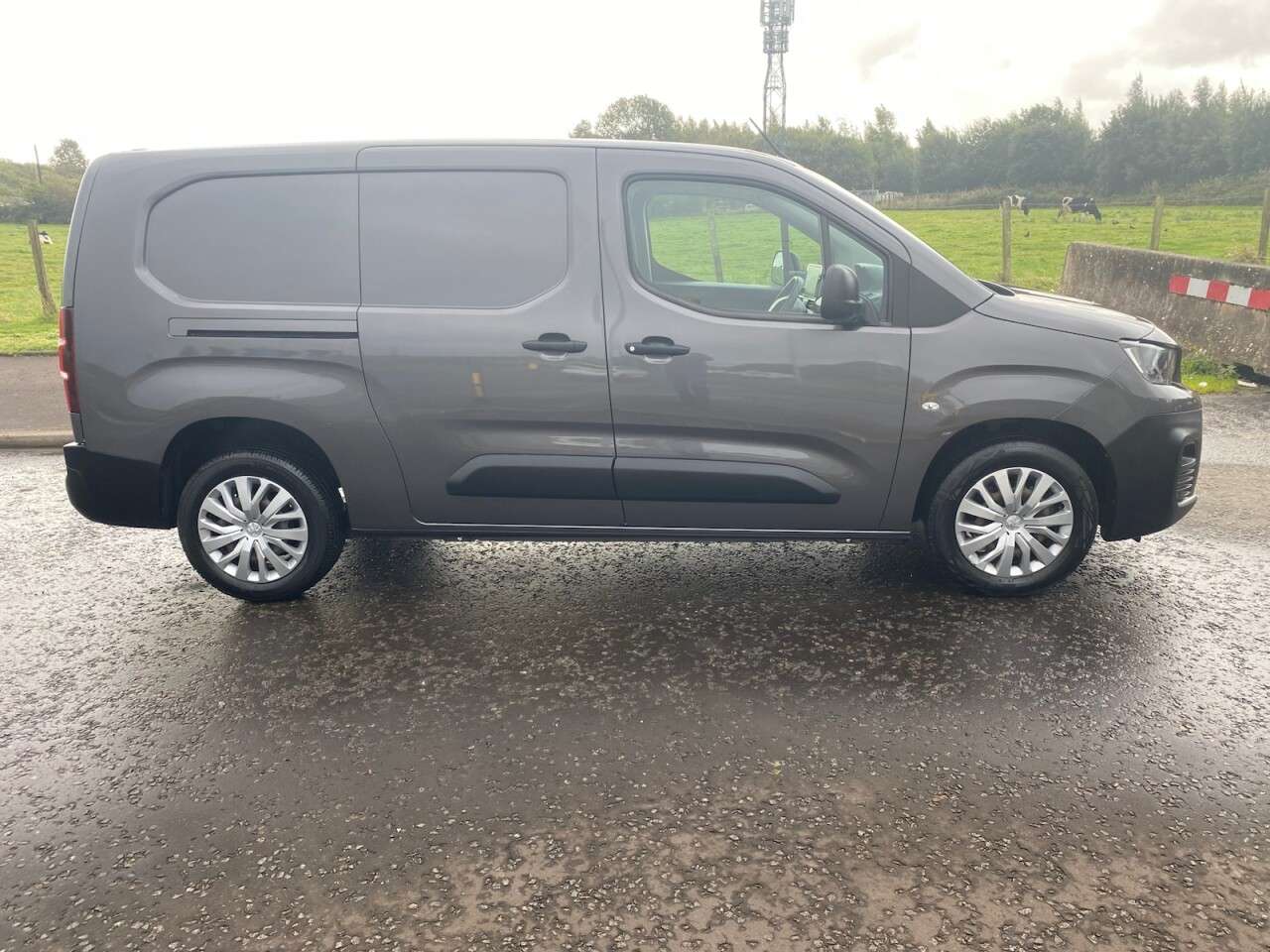 A 2019 PEUGEOT PARTNER 1.6 BlueHDi 950 Professional Long NO VAT VAN LWB Euro 6 (s/s) (100 bhp) IMM A 2019 PEUGEOT PARTNER 1.6 BlueHDi 950 Professional Long NO VAT VAN LWB Euro 6 (s/s) (100 bhp) IMM