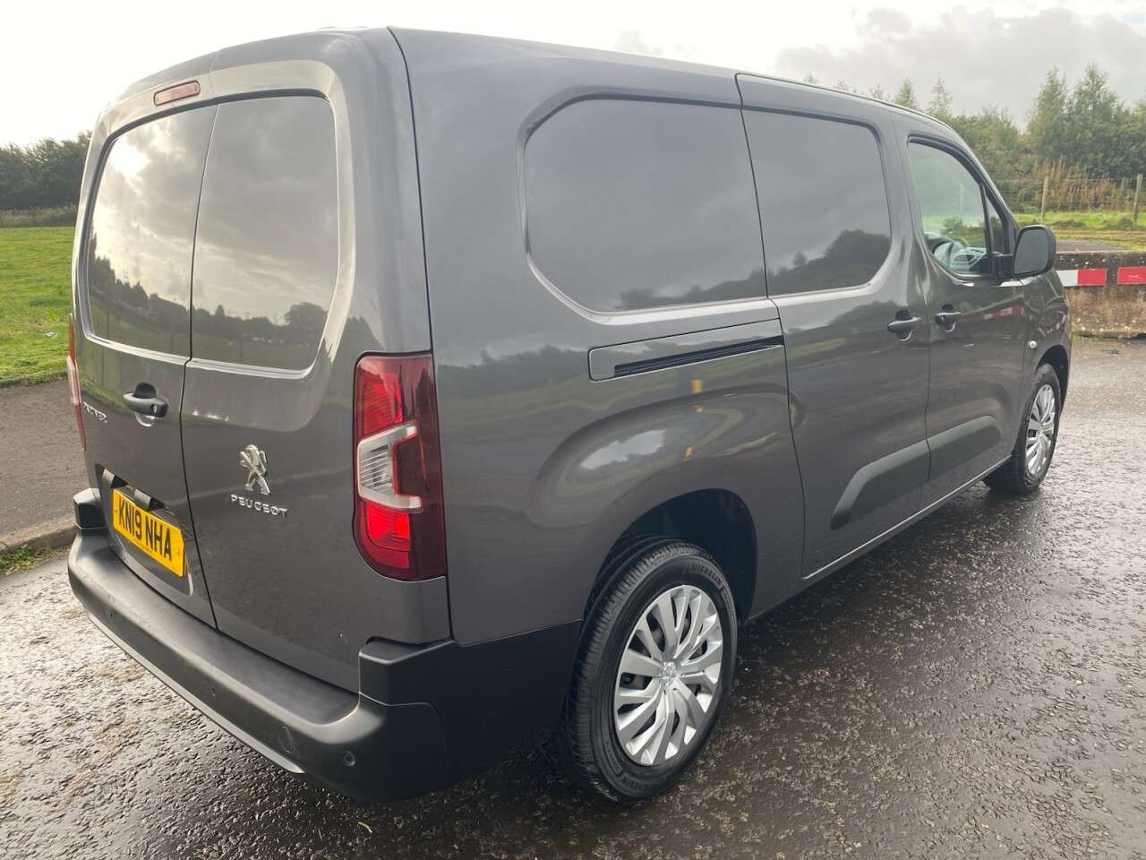 A 2019 PEUGEOT PARTNER 1.6 BlueHDi 950 Professional Long NO VAT VAN LWB Euro 6 (s/s) (100 bhp) IMM A 2019 PEUGEOT PARTNER 1.6 BlueHDi 950 Professional Long NO VAT VAN LWB Euro 6 (s/s) (100 bhp) IMM