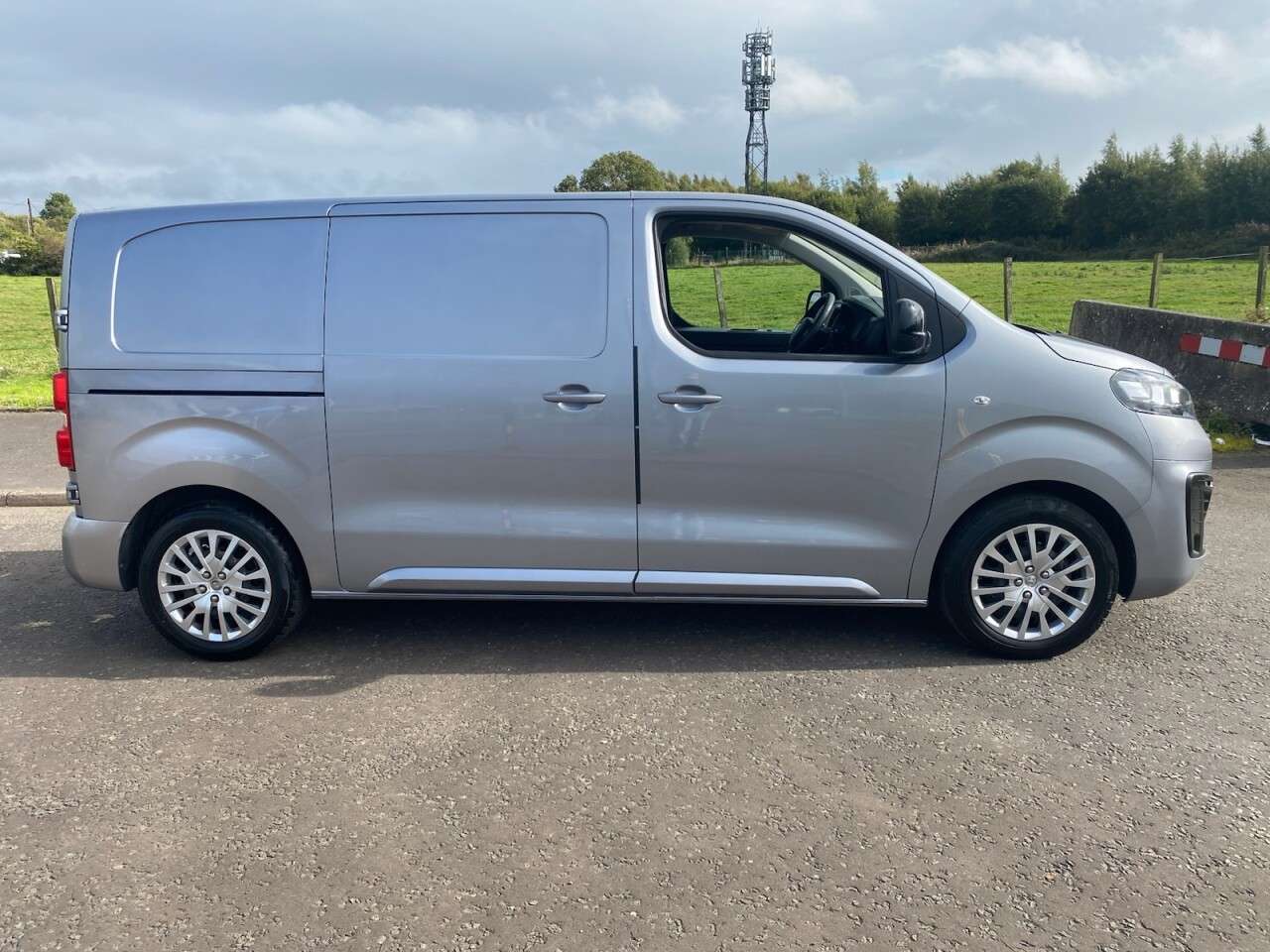 A 2023 VAUXHALL VIVARO 1.5 Turbo D 2700 PRO NAV NO VAT VAN Euro 6 (s/s) (120 ps) IMMACULATE CONDIT A 2023 VAUXHALL VIVARO 1.5 Turbo D 2700 PRO NAV NO VAT VAN Euro 6 (s/s) (120 ps) IMMACULATE CONDIT