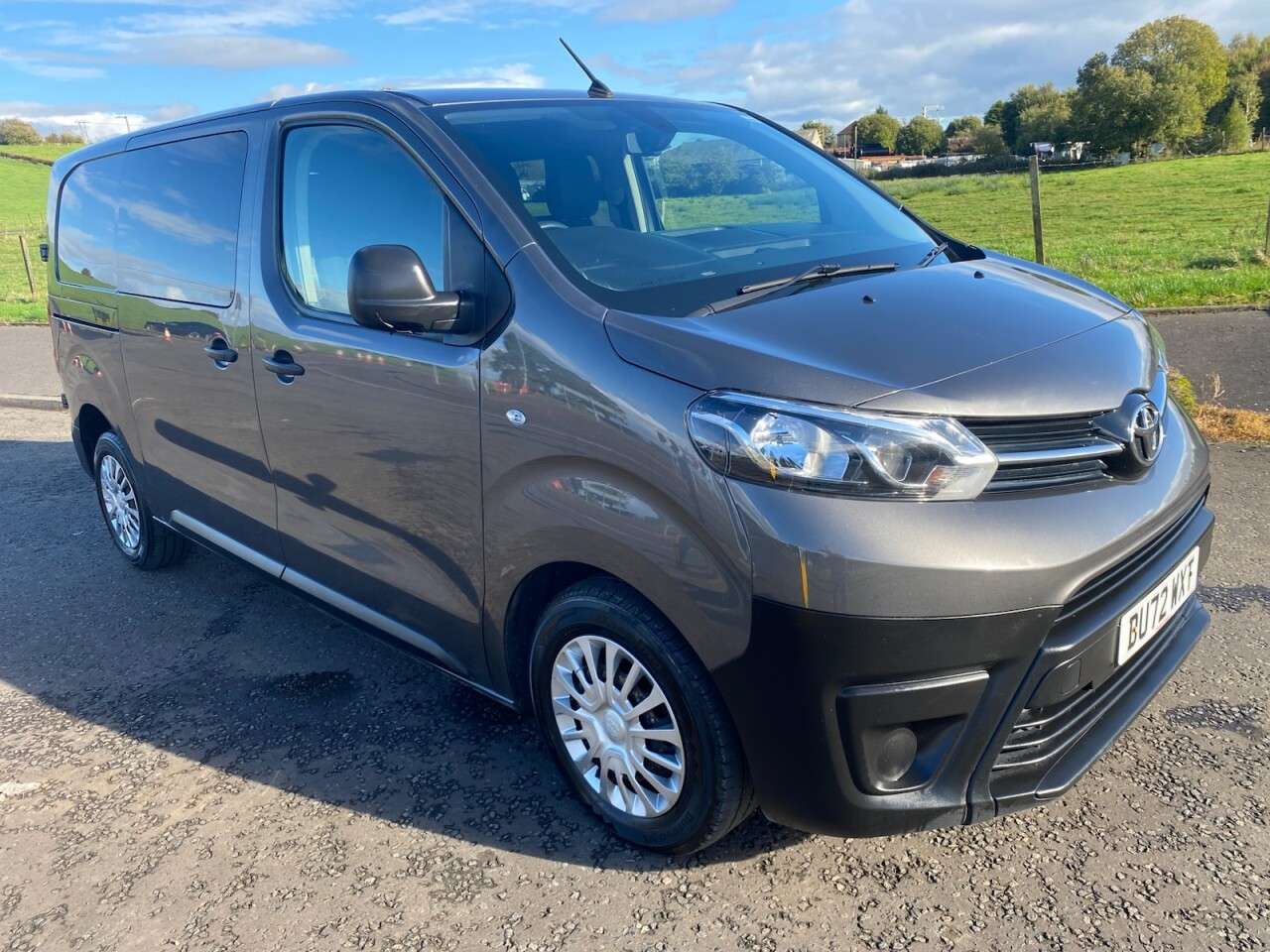 A 2022 TOYOTA PROACE 2.0D Icon Medium 6 SEAT NO VAT MWB Euro 6 (s/s) (6 Seat) (140 ps) IMMACULAT A 2022 TOYOTA PROACE 2.0D Icon Medium 6 SEAT NO VAT MWB Euro 6 (s/s) (6 Seat) (140 ps) IMMACULAT