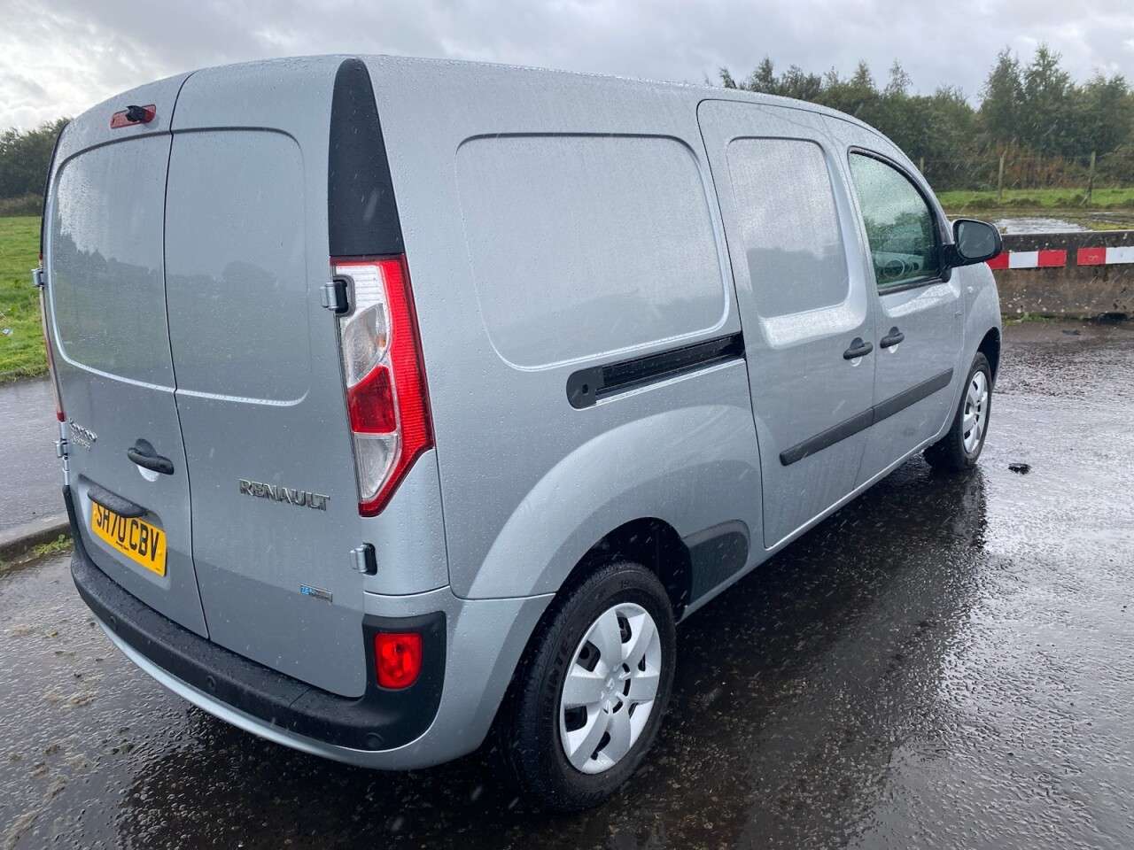 A 2020 RENAULT KANGOO MAXI ZE LL21 33kWh Business+ NO VAT VAN Electric Auto L3 H1 (i) (60 ps) PRISTINE A 2020 RENAULT KANGOO MAXI ZE LL21 33kWh Business+ NO VAT VAN Electric Auto L3 H1 (i) (60 ps) PRISTINE