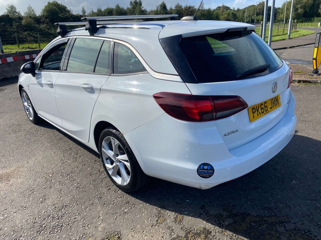 A 2016 VAUXHALL ASTRA 1.4i Turbo SRi Sports Tourer 5dr Petrol Manual Euro 6 (150 ps) A 2016 VAUXHALL ASTRA 1.4i Turbo SRi Sports Tourer 5dr Petrol Manual Euro 6 (150 ps)