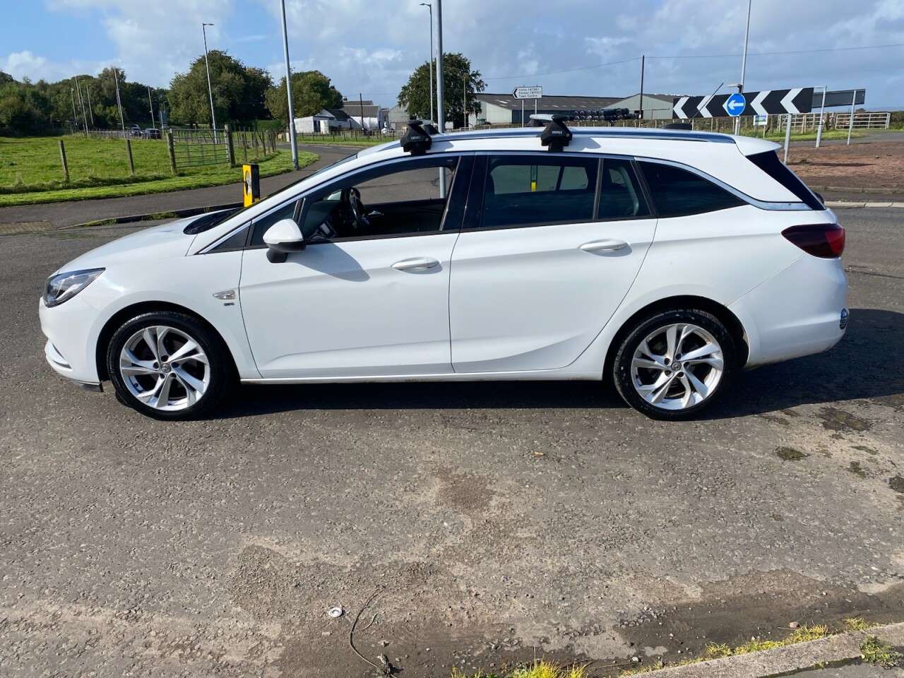 A 2016 VAUXHALL ASTRA 1.4i Turbo SRi Sports Tourer 5dr Petrol Manual Euro 6 (150 ps) A 2016 VAUXHALL ASTRA 1.4i Turbo SRi Sports Tourer 5dr Petrol Manual Euro 6 (150 ps)
