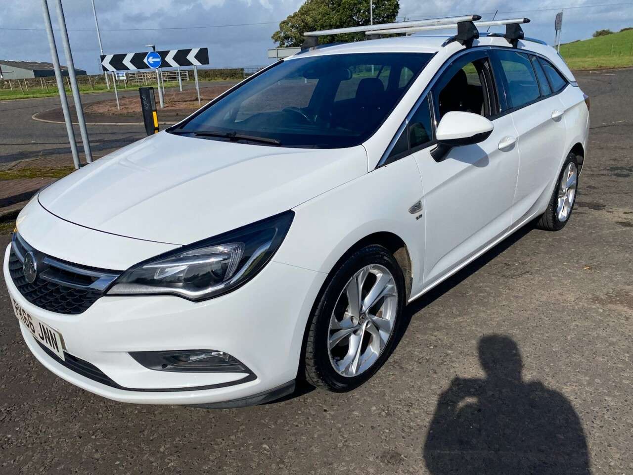 A 2016 VAUXHALL ASTRA 1.4i Turbo SRi Sports Tourer 5dr Petrol Manual Euro 6 (150 ps) A 2016 VAUXHALL ASTRA 1.4i Turbo SRi Sports Tourer 5dr Petrol Manual Euro 6 (150 ps)