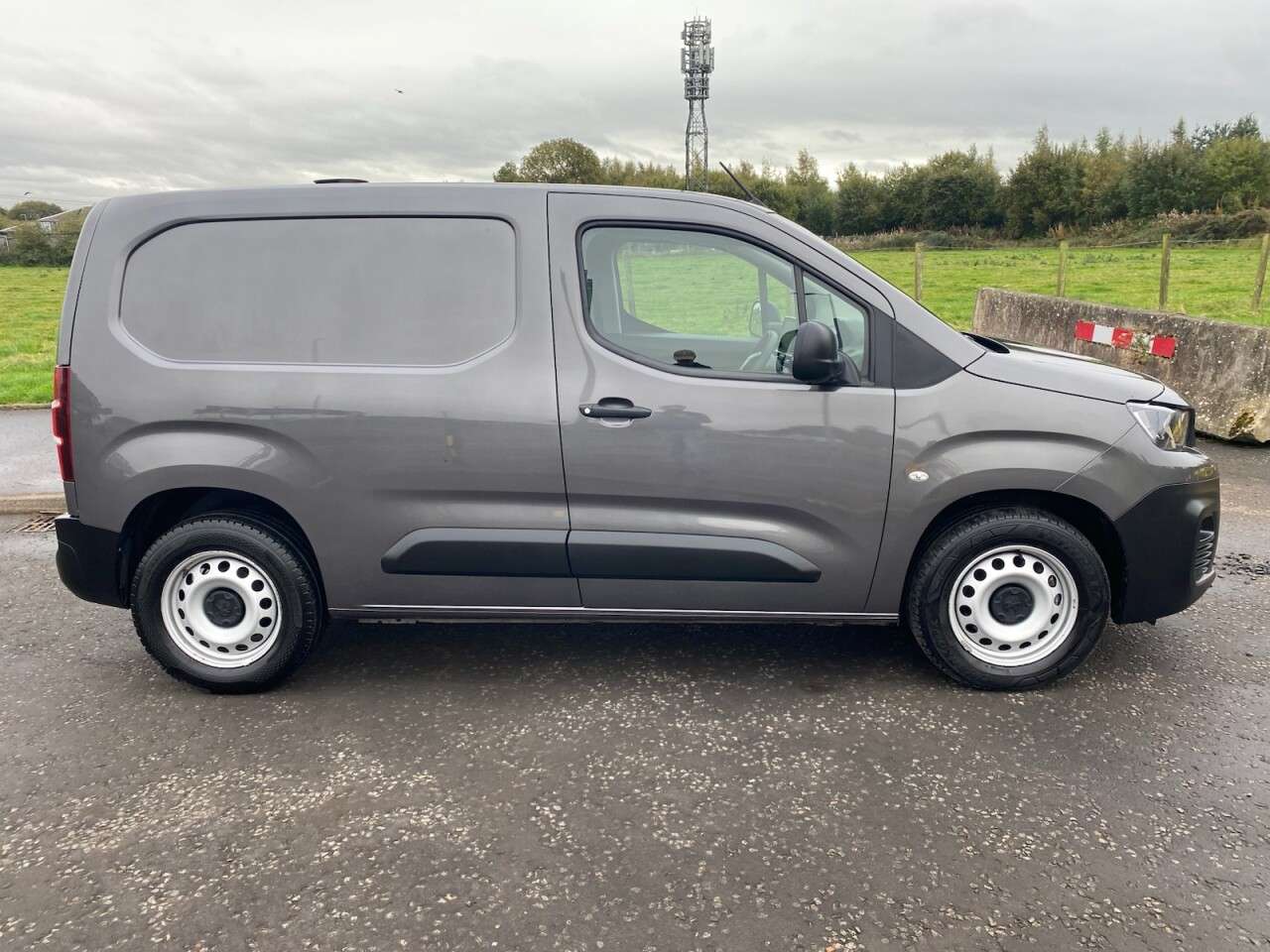 A 2020 PEUGEOT PARTNER 1.5 BlueHDi 1000 Professional Standard NO VAT VAN Euro 6 (s/s) (130 bhp) IM A 2020 PEUGEOT PARTNER 1.5 BlueHDi 1000 Professional Standard NO VAT VAN Euro 6 (s/s) (130 bhp) IM