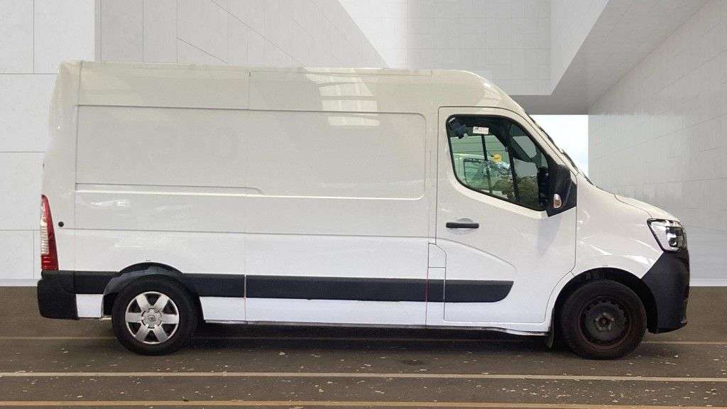 A 2020 RENAULT MASTER 2.3 dCi ENERGY 35 Business+ MWB Medium Roof L2 H2 NO VAT Euro 6 (s/s) (150 A 2020 RENAULT MASTER 2.3 dCi ENERGY 35 Business+ MWB Medium Roof L2 H2 NO VAT Euro 6 (s/s) (150