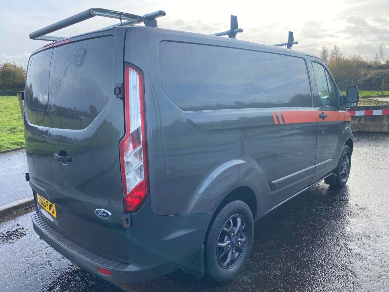 A 2015 FORD TRANSIT CUSTOM 2.2 TDCi 270 Trend NO VAT VAN L1 H1 (186 g/km, 123 bhp) TIMING CHAIN NOT WE A 2015 FORD TRANSIT CUSTOM 2.2 TDCi 270 Trend NO VAT VAN L1 H1 (186 g/km, 123 bhp) TIMING CHAIN NOT WE