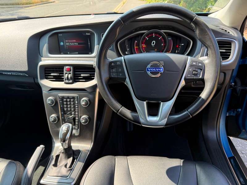 2015 VOLVO V40 2015 VOLVO V40