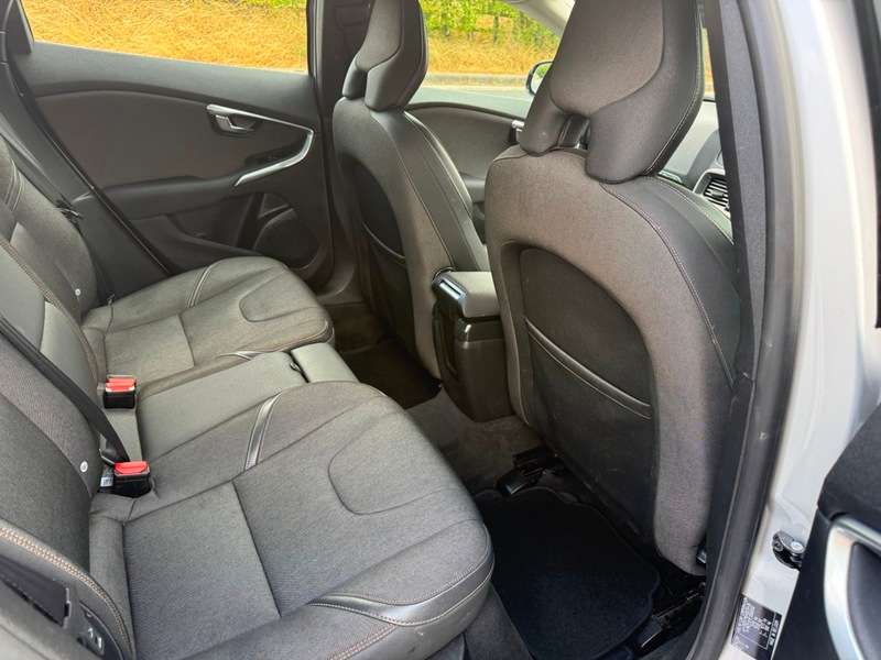 2014 VOLVO V40 2014 VOLVO V40