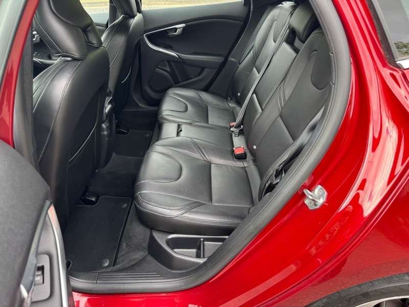 2017 VOLVO V40 2017 VOLVO V40