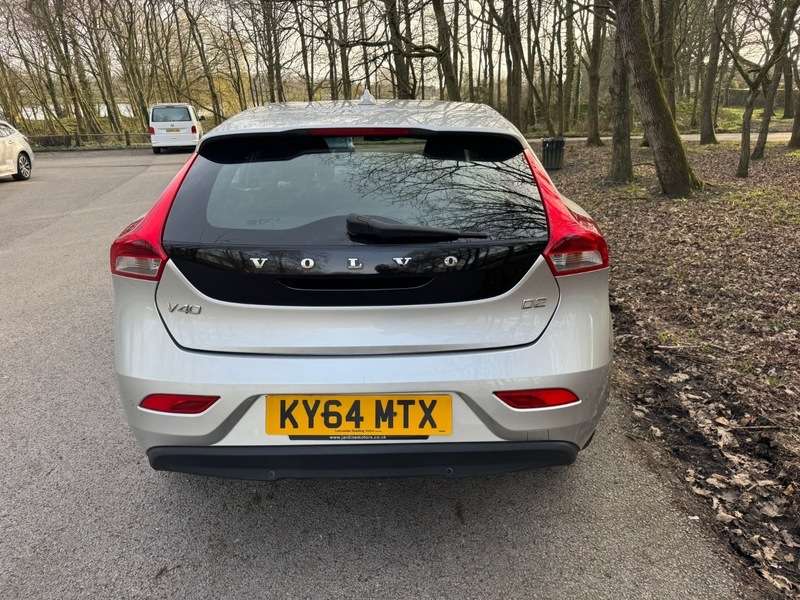 A 2014 VOLVO V40 D2 SE LUX NAV A 2014 VOLVO V40 D2 SE LUX NAV