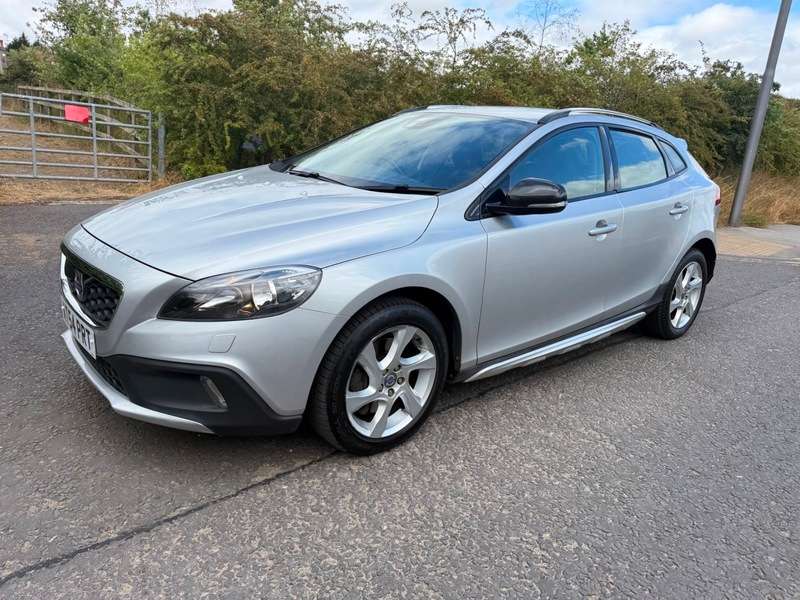 A 2014 VOLVO V40 D3 CROSS COUNTRY SE NAV A 2014 VOLVO V40 D3 CROSS COUNTRY SE NAV