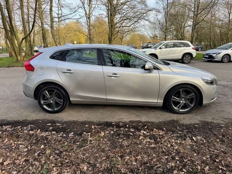 2014 VOLVO V40 2014 VOLVO V40