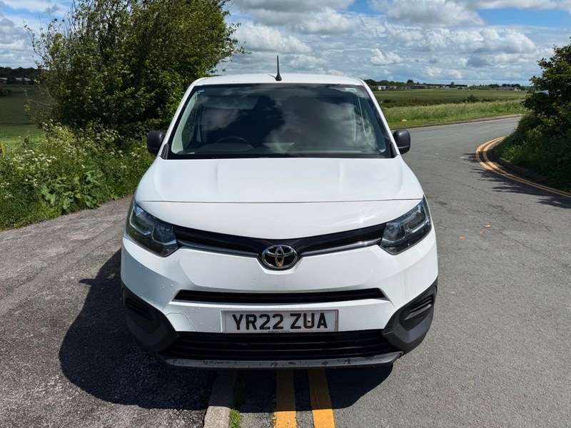 A 2022 TOYOTA PROACE L1 ACTIVE A 2022 TOYOTA PROACE L1 ACTIVE