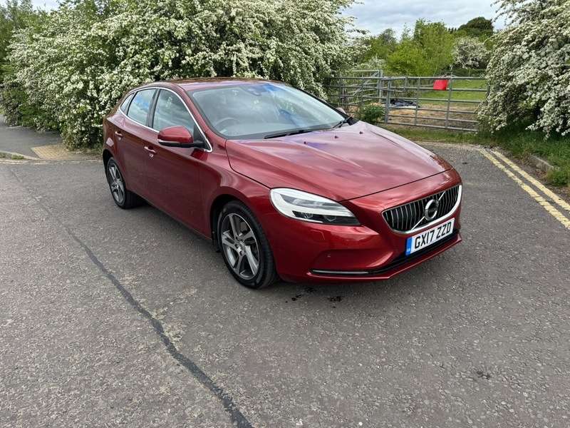 A 2017 VOLVO V40 D2 INSCRIPTION A 2017 VOLVO V40 D2 INSCRIPTION