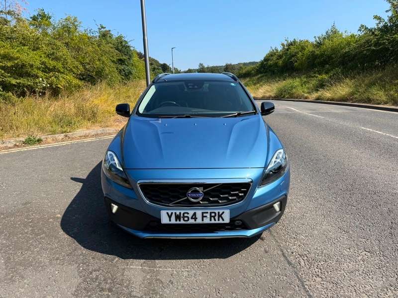 A 2015 VOLVO V40 D4 CROSS COUNTRY LUX NAV A 2015 VOLVO V40 D4 CROSS COUNTRY LUX NAV