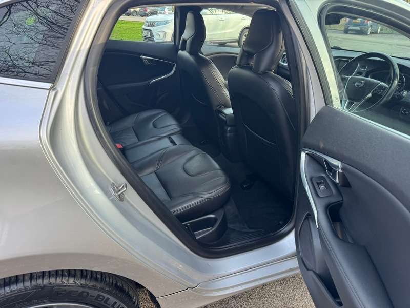 2014 VOLVO V40 2014 VOLVO V40