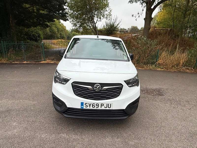 A 2019 VAUXHALL COMBO L1H1 2000 EDITION S/S A 2019 VAUXHALL COMBO L1H1 2000 EDITION S/S