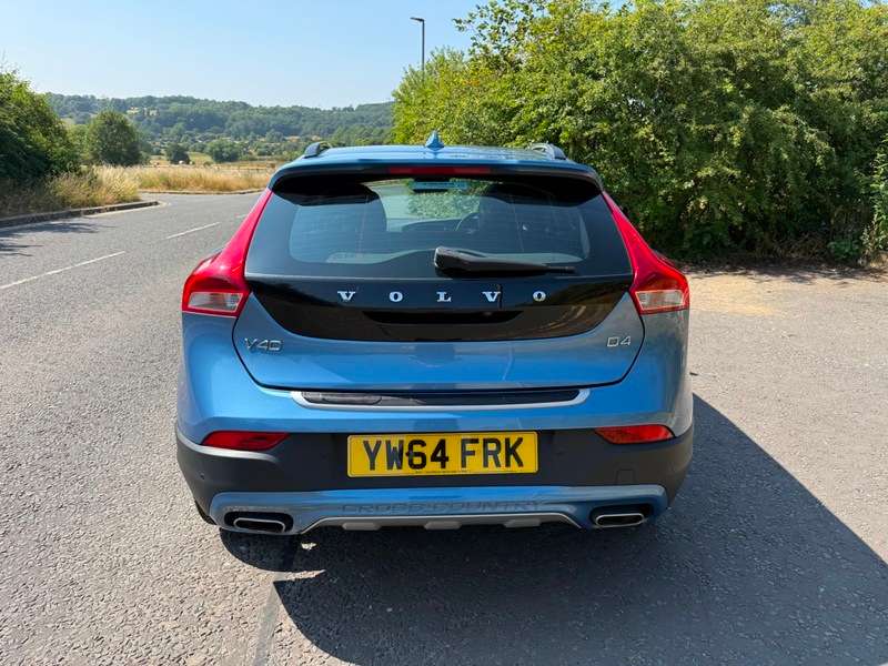2015 VOLVO V40 2015 VOLVO V40