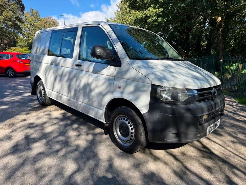 A 2011 VOLKSWAGEN TRANSPORTER T30 TDI KOMBI A 2011 VOLKSWAGEN TRANSPORTER T30 TDI KOMBI