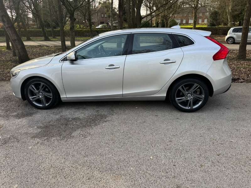 2014 VOLVO V40 2014 VOLVO V40